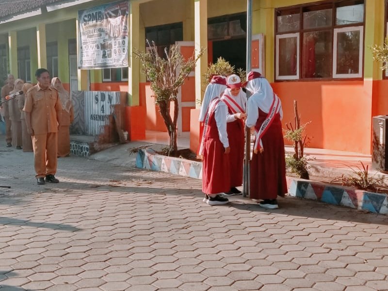 Kegiatan Upacara Pengibaran Bendera Merah Putih